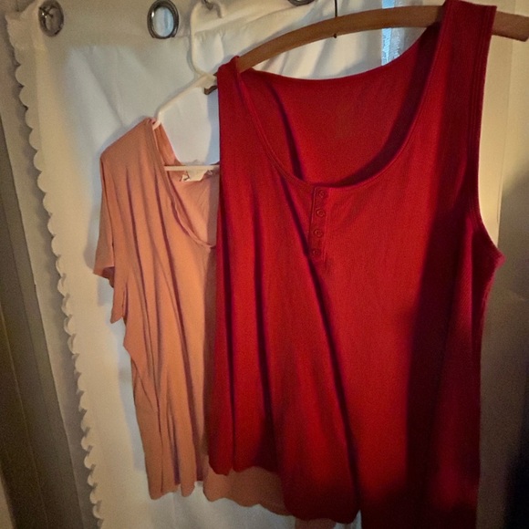 2 -In Every Story 2x tops sleeveless with buttons and bell like sleeves on it - Picture 3 of 14